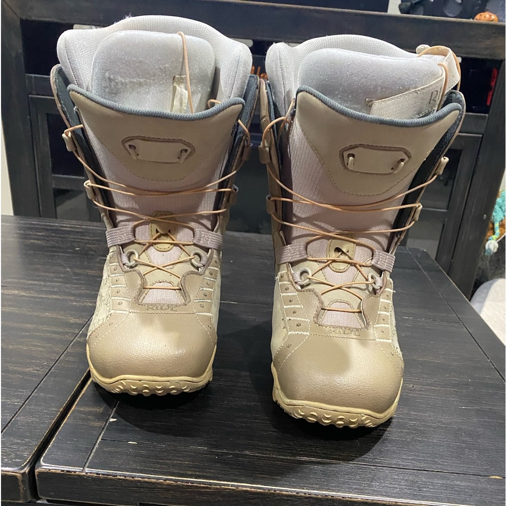 Women’s RIDE size 7 snowboard boots